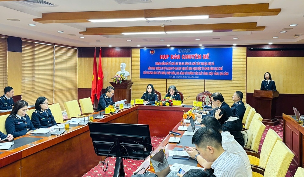 Khung cảnh buổi họp báo