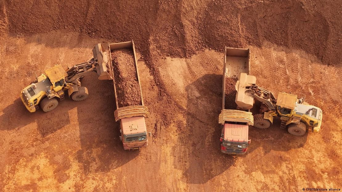 Các vật liệu như bôxít và sản phẩm phụ của nó là thành phần quan trọng để sản xuất chip bán dẫn - thiết yếu cho thiết bị điện tử, khí tài quốc phòng và pin ô tô điện - Ảnh: CFOTO/picture alliance