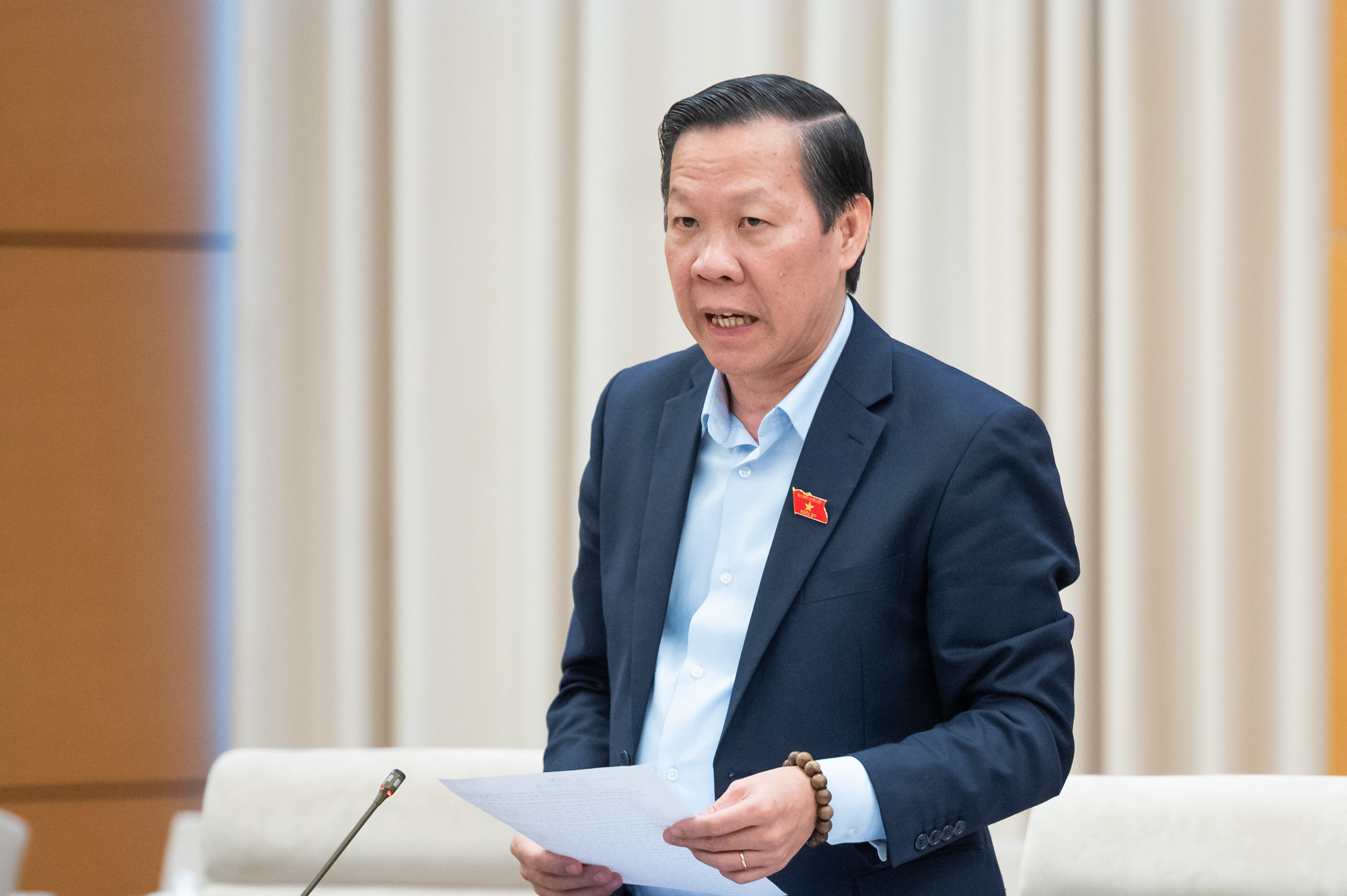Chủ nhiệm Ủy ban Kinh tế và Tài chính Phan Văn Mãi phát biểu tại phiên họp. Ảnh: Media Quốc hội.