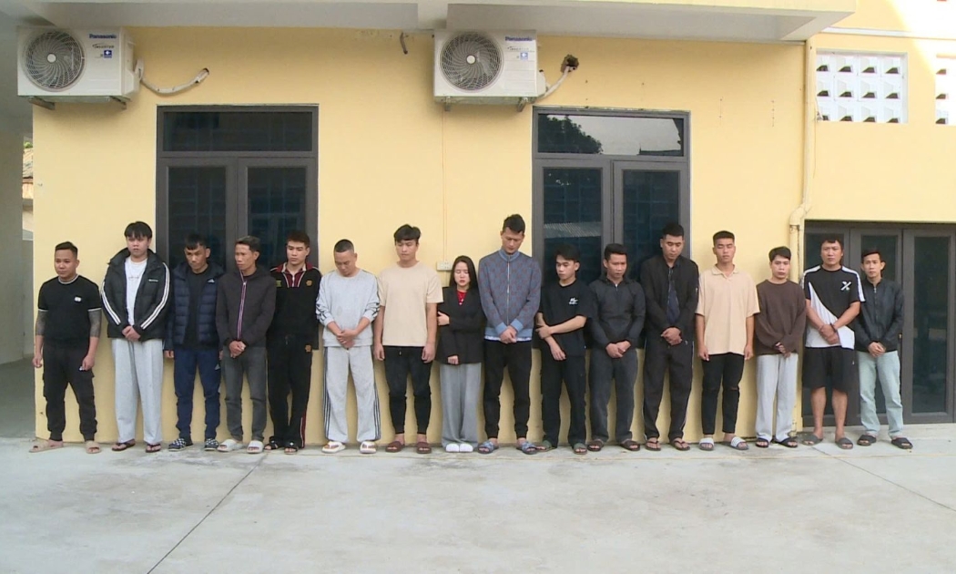 Các đối tượng trong đường dây lừa đảo bị công an Thanh Hóa bắt giữ
