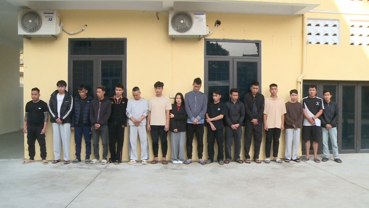 Các đối tượng trong đường dây lừa đảo bị công an Thanh Hóa bắt giữ