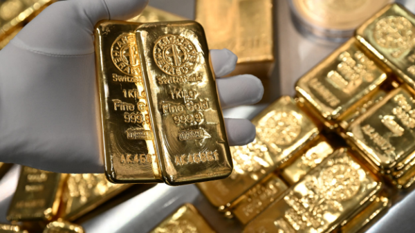 Giá vàng cầm cự mốc 4.200 USD/oz, SPDR Gold Trust bán ròng phiên thứ hai liên tiếp