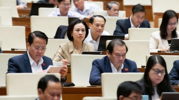 Hoàn thiện thể chế pháp luật, điều hành kinh tế đa mục tiêu, tạo cơ sở phát triển nhanh và bền vững