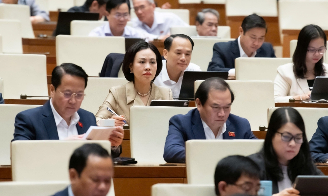 Hoàn thiện thể chế pháp luật, điều hành kinh tế đa mục tiêu, tạo cơ sở phát triển nhanh và bền vững