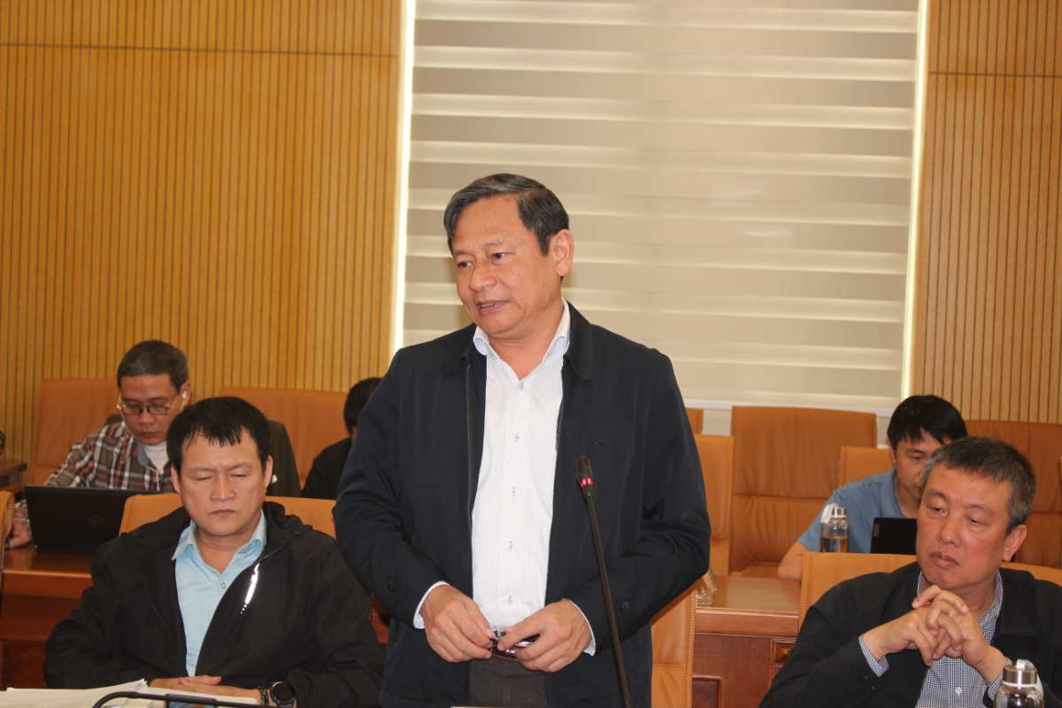 Ông Nhữ Văn Cẩn: 