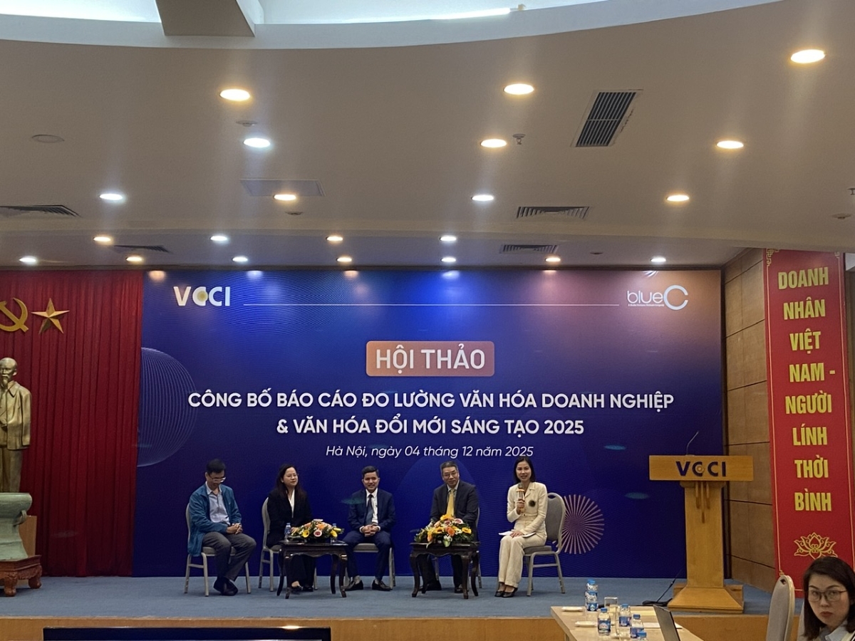 Các diễn giả chia sẻ tại hội thảo.