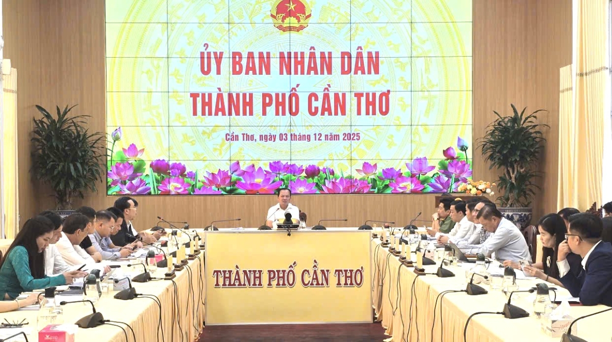 Phó Chủ tịch UBND thành phố Cần Thơ Nguyễn Văn Hòa chủ trì cuộc làm việc ngày 3/12 - Ảnh: VGP/LS.