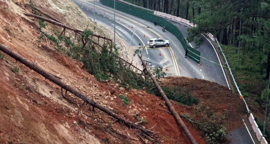 Vị trí sạt lở mới gần khu vực sạt lở trước đó. Ảnh: Văn Bảo