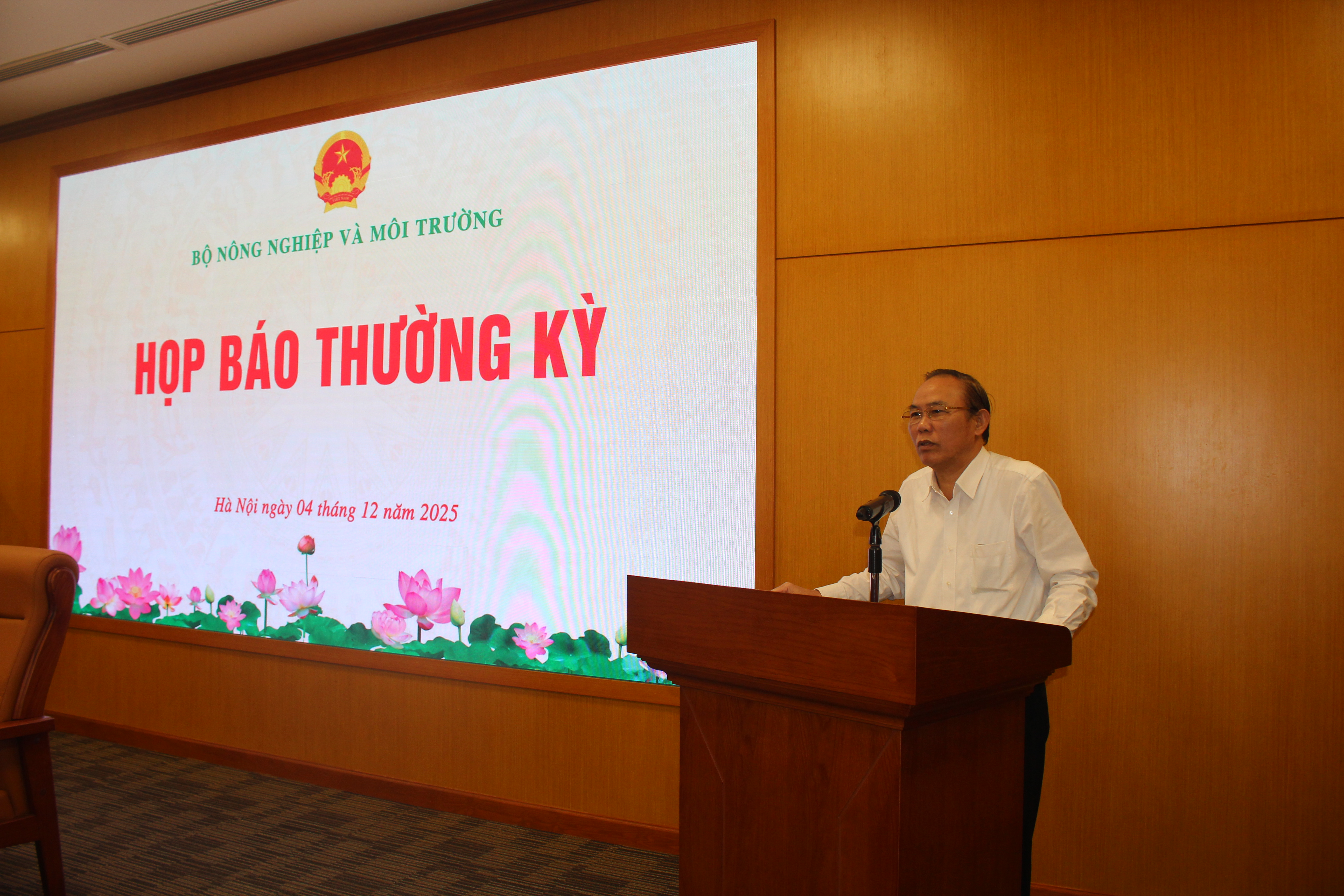 Thứ trưởng Phùng Đức Tiến: mục tiêu tăng trưởng ngành năm 2025 đạt 4% và kim ngạch xuất khẩu nông, lâm, thủy sản phấn đấu gần 70 tỷ USD. Ảnh Chu Khôi. 