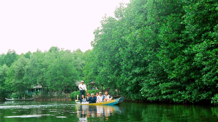 Du lịch xanh tạo cơ hội phát triển du lịch sinh thái rừng và gắn kết cộng đồng địa phương.