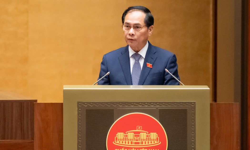 Phó Thủ tướng Chính phủ Bùi Thanh Sơn trình bày tờ trình về chủ trương đầu tư Dự án cao tốc Vinh – Thanh Thủy. (Ảnh: VGP)