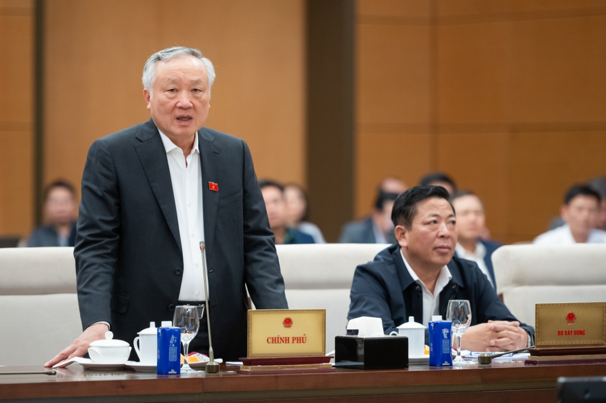 Phó Thủ tướng Thường trực Nguyễn Hoà Bình phát biểu tại phiên họp. Ảnh: Media Quốc hội.