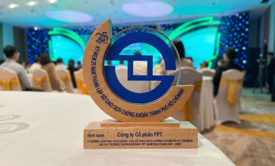 FPT nhận kỷ niệm chương vì có đóng góp tích cực cho hoạt động của Sở Giao dịch Chứng khoán Tp.HCM (HoSE) và thị trường Chứng khoán Việt Nam giai đoạn 2000 - 2025.