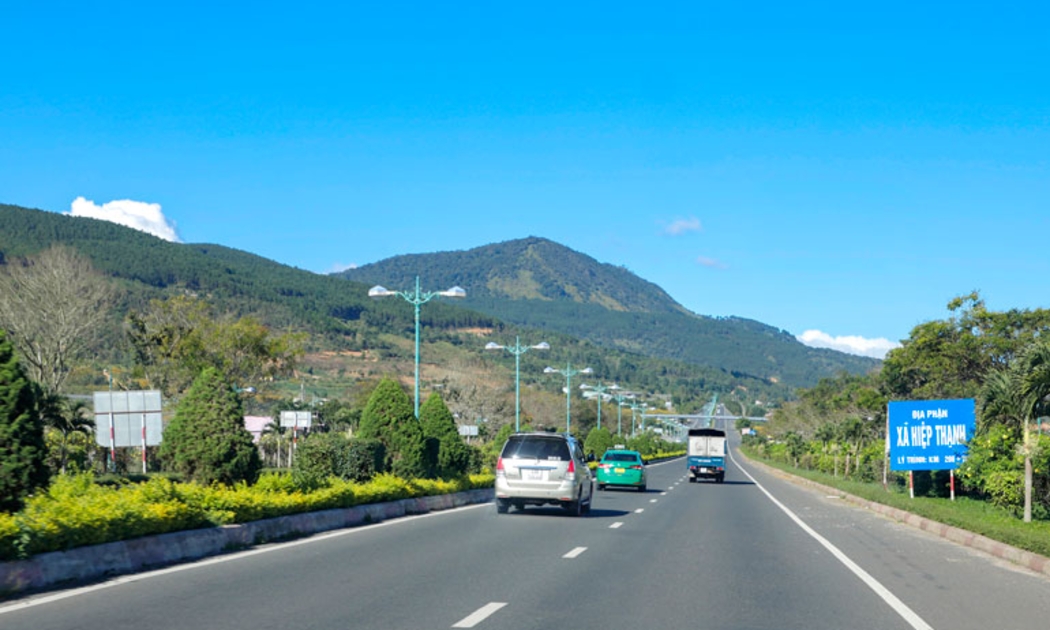 Đoạn tuyến cao tốc Liên Khương - Prenn dài 19,2 km đã khánh thành và đưa vào sủ dụng từ tháng 6/2008