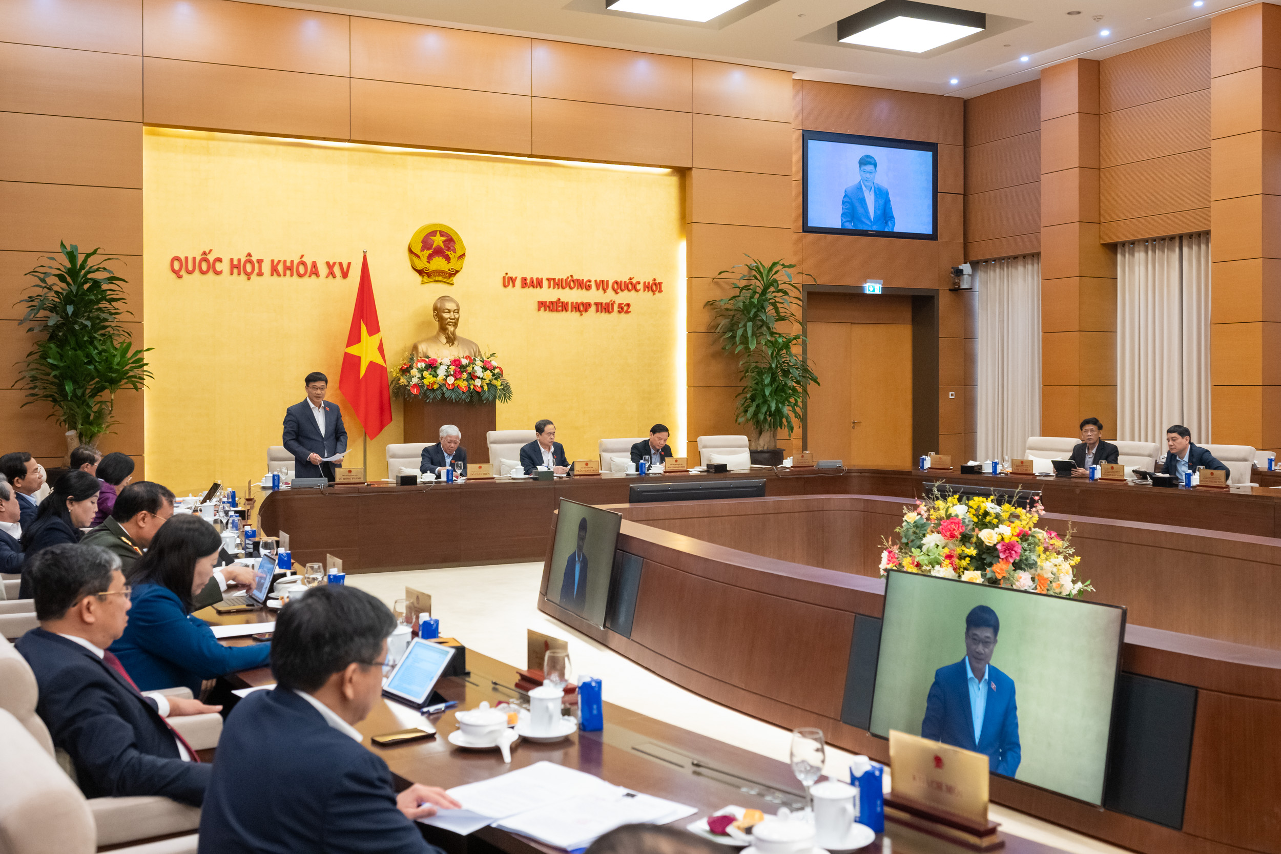 Phiên họp thứ 52 của Uỷ ban Thường vụ Quốc hội về các cơ chế, chính sách đặc thù, đặc biệt áp dụng cho dự án đường sắt tốc độ cao trục Bắc - Nam. Ảnh: Media Quốc hội.
