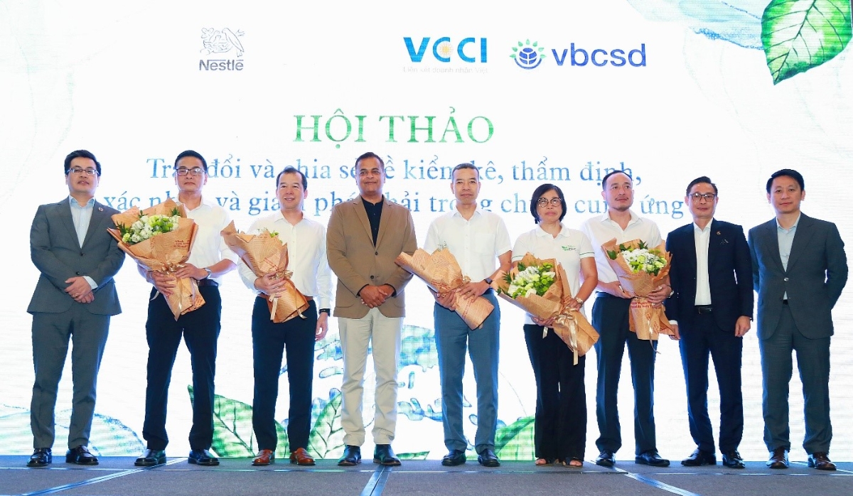 Nestlé Việt Nam đã và đang phối hợp cùng VBCSD và các đối tác triển khai nhiều chương trình đào tạo, phổ biến kiến thức về ESG, cập nhật khung pháp lý và chia sẻ kinh nghiệm cho CSI 100 và các doanh nghiệp trong chuỗi cung ứng. Ảnh: Nestlé Việt Nam.