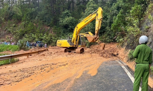 Tám vị trí giao thông còn bị chia cắt do mưa lũ