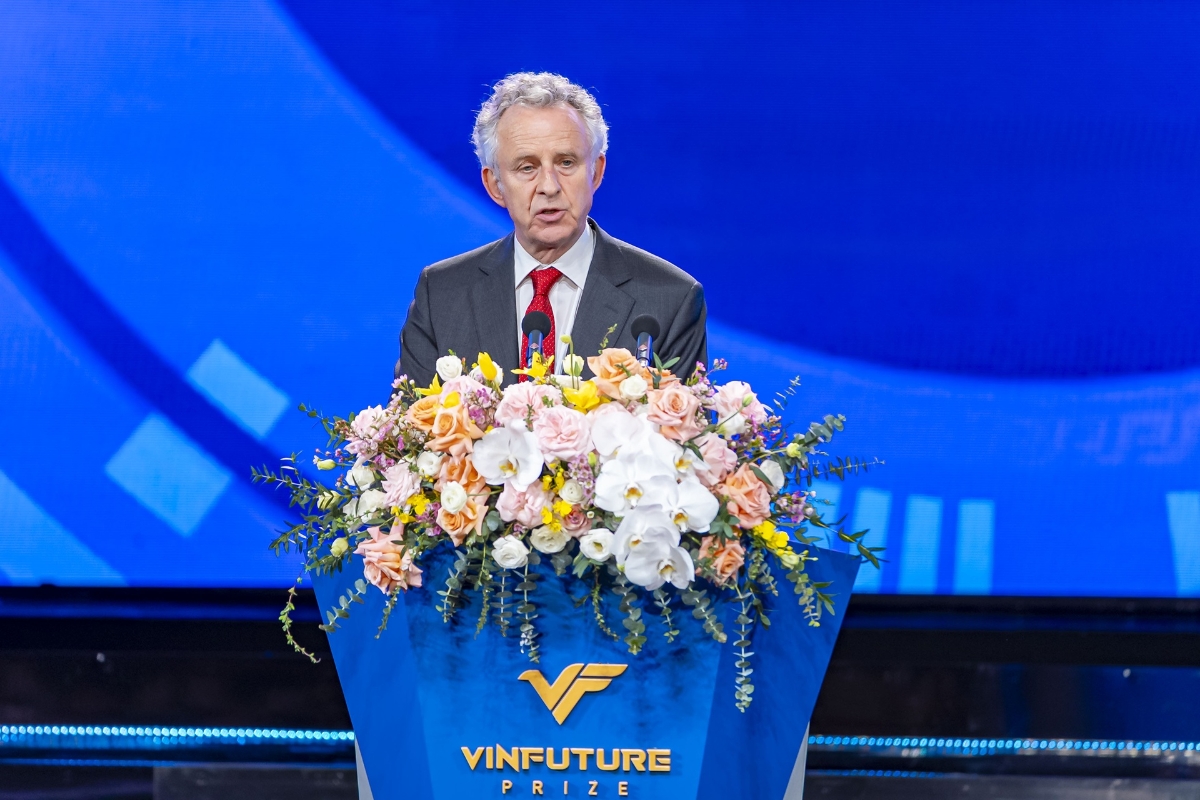 GS. Richard Friend, Chủ tịch Hội đồng Giải thưởng VinFuture