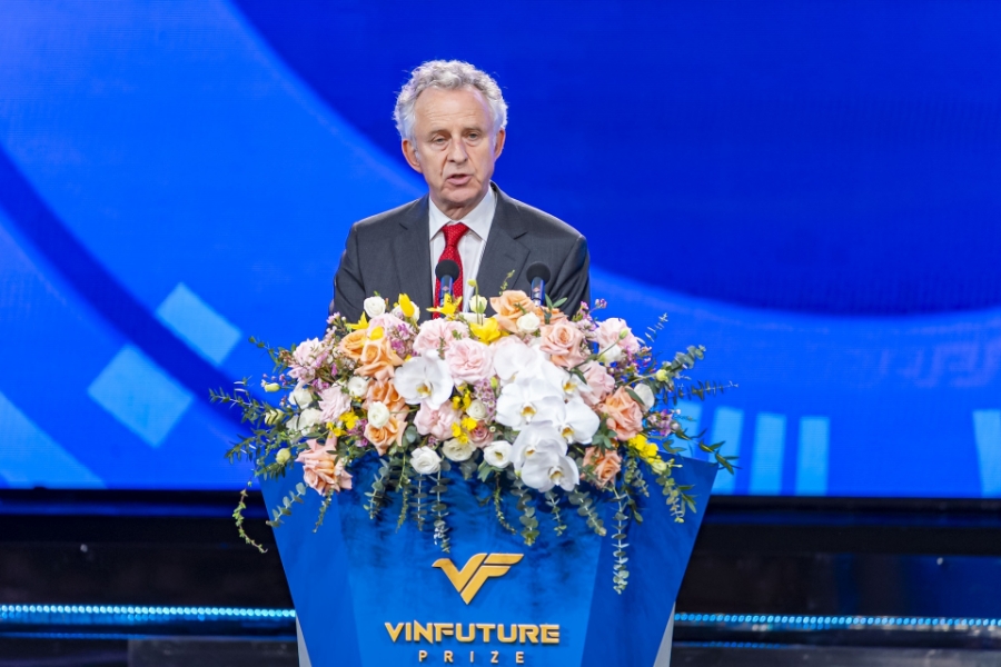 GS. Richard Friend, Chủ tịch Hội đồng Giải thưởng VinFuture