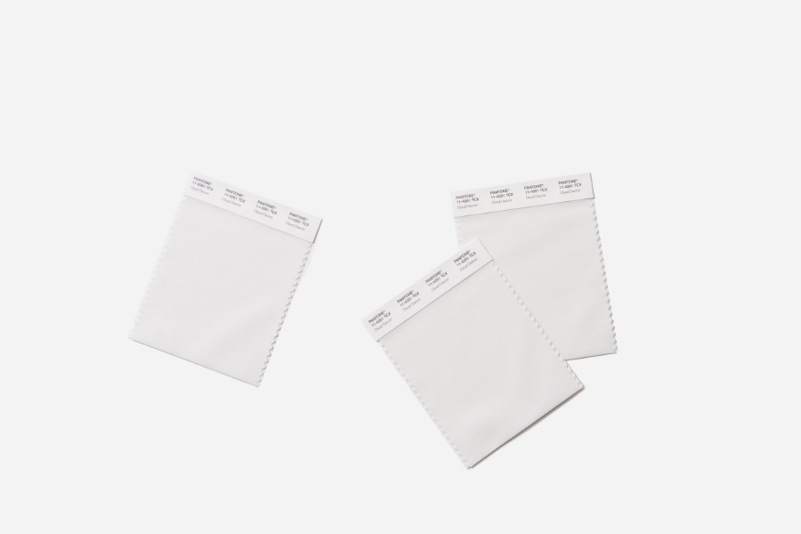 Mã màu “PANTONE 11-4201 Cloud Dancer” - màu của năm 2026