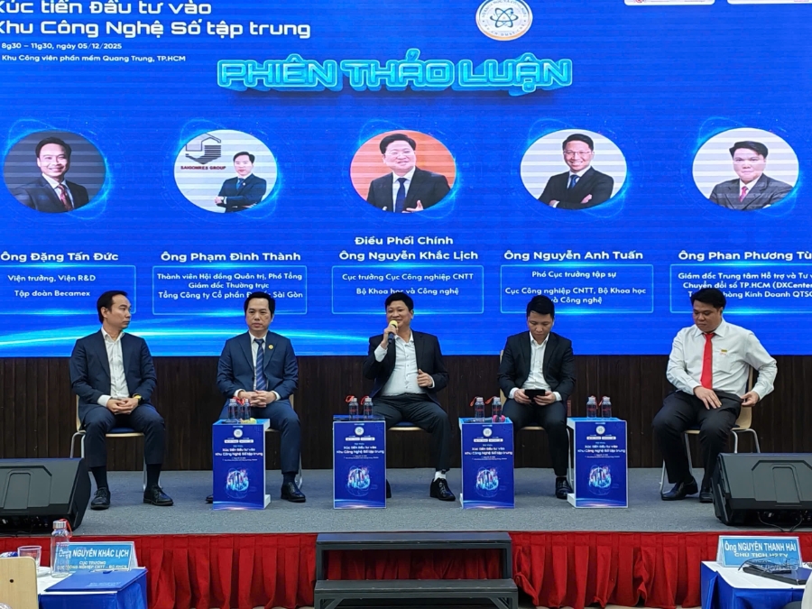 Các diễn giả tại hội thảo "Xúc tiến đầu tư vào khu công nghệ số tập trung", sáng 5/12 tại QTSC.