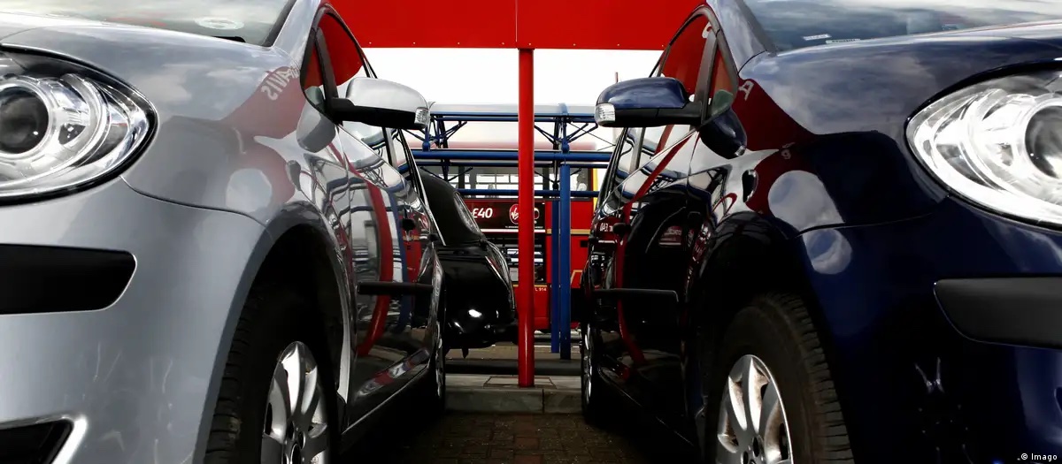 <i>Ngành công nghiệp ô tô châu Âu đang chuẩn bị cho một thông báo quan trọng từ EU vào ngày 10 tháng 12, có thể dẫn đến những thay đổi đáng kể đối với đề xuất loại bỏ động cơ đốt trong vào năm 2035 của Ủy ban châu Âu.</i>