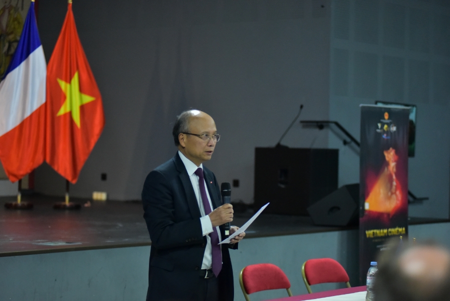  Ông Đinh Toàn Thắng, Đại sứ Việt Nam tại Pháp chia sẻ tại tọa đàm.