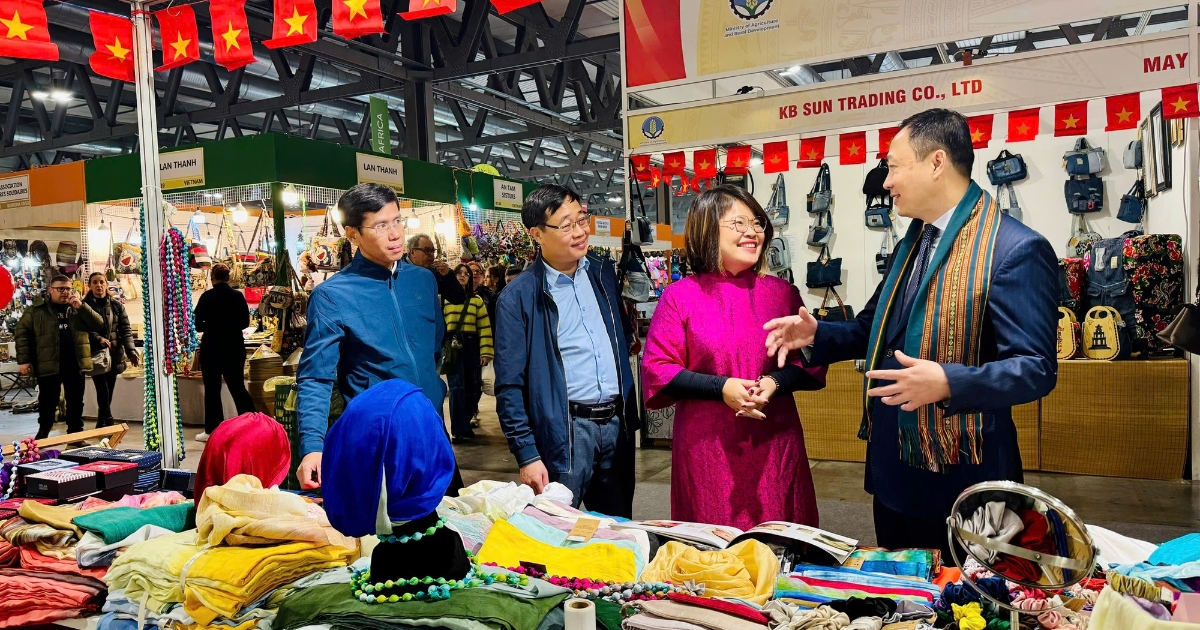 Tổng mức bán lẻ và dịch vụ 11 tháng tăng 9,1%, du lịch lữ hành bứt phá