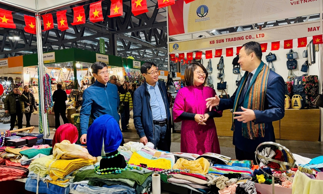 Tổng mức bán lẻ và dịch vụ 11 tháng tăng 9,1%, du lịch lữ hành bứt phá