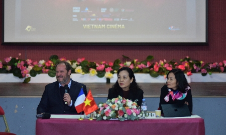 Các diễn giả tại Tọa đàm “Điện ảnh Việt Nam và Pháp : Cơ hội hợp tác” diễn ra vào ngày 4/12 tại Pháp.
