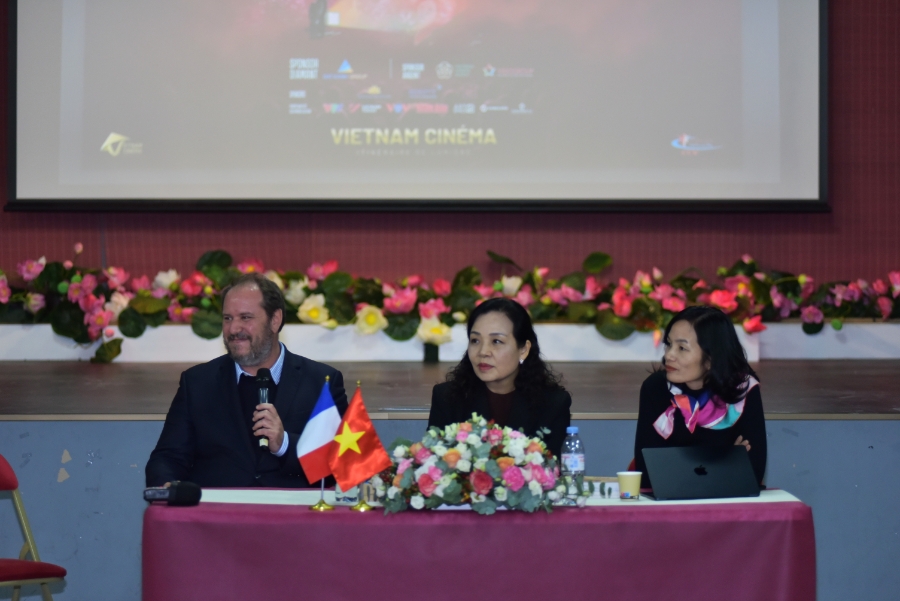 Các diễn giả tại Tọa đàm “Điện ảnh Việt Nam và Pháp : Cơ hội hợp tác” diễn ra vào ngày 4/12 tại Pháp.