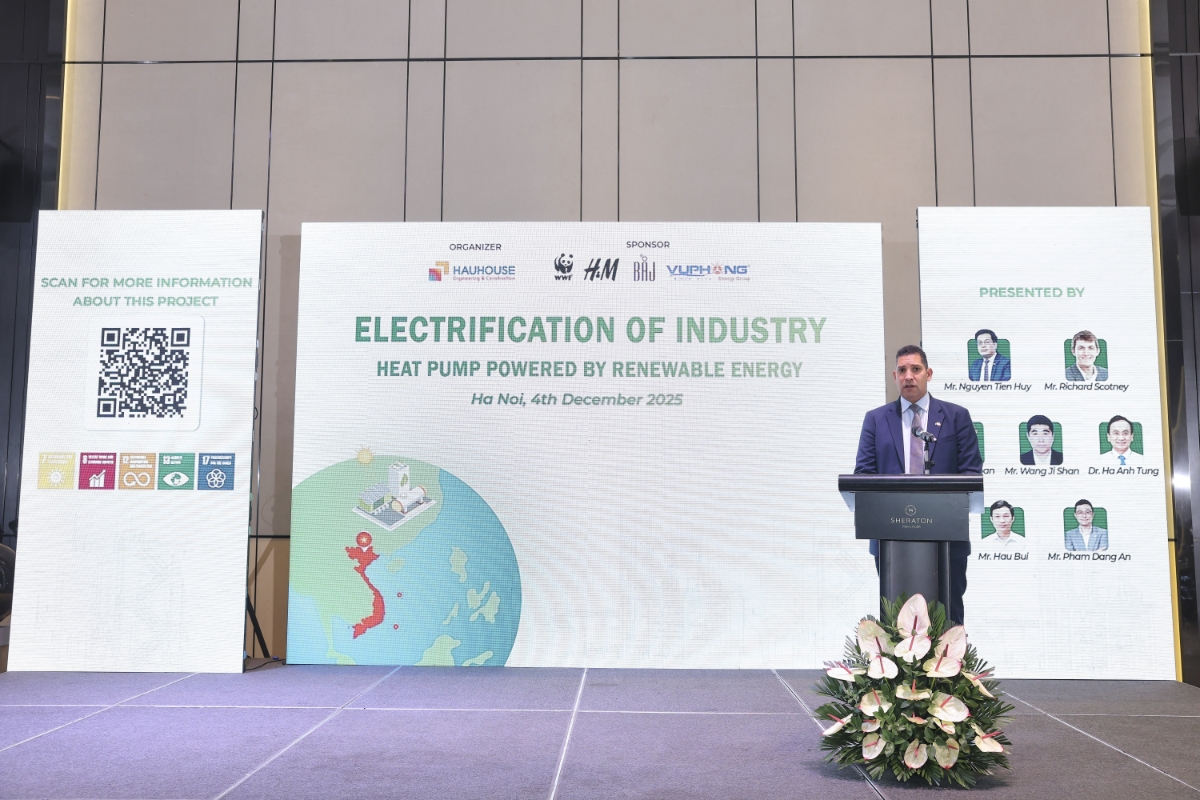 Ông Johan Ndisi, Đại sứ Thụy Điển tại Việt Nam.