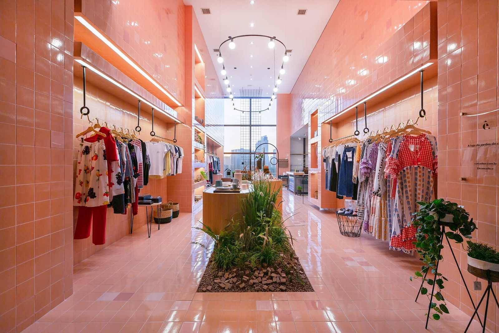 TP. Hồ Chí Minh hội tụ đầy đủ điều kiện để trở thành trung tâm kinh tế lifestyle của khu vực.