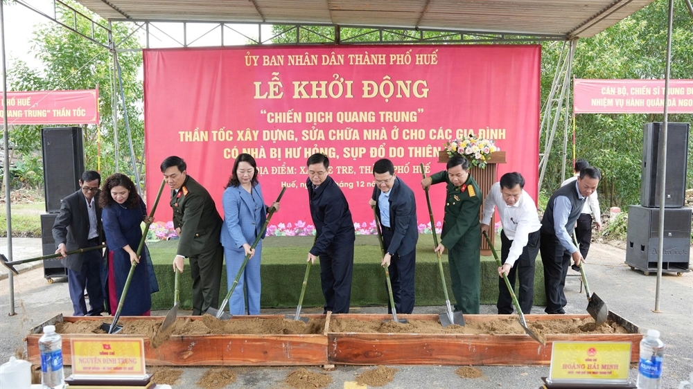 Nghi thức khởi công xây dựng nhà mới cha bà con tại xã Khe Tre