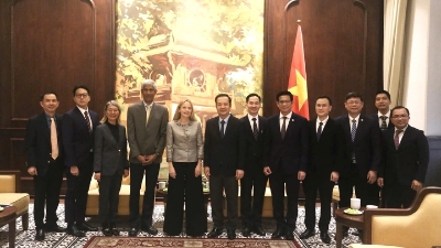 Amazon encourages Vietnamese firms to deeper participate  in its global value chain