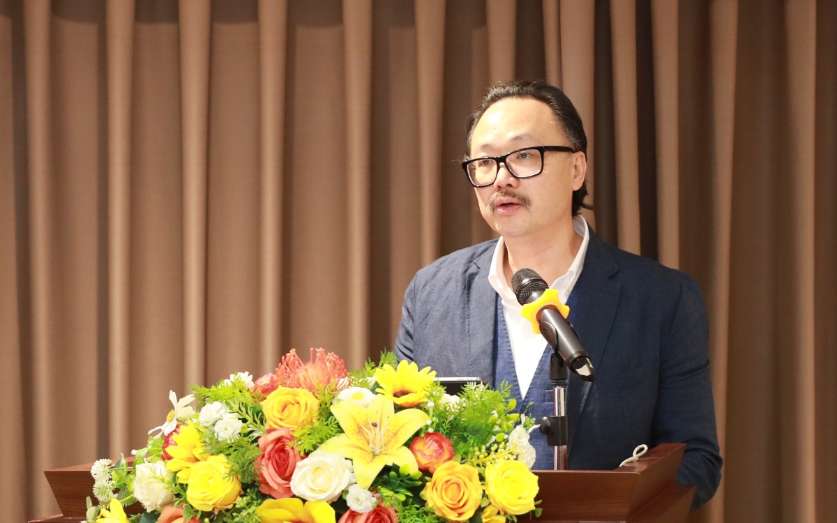 Phó Giám đốc Sở Nông nghiệp và Môi trường Nguyễn Minh Tấn thông tin tại hội nghị.