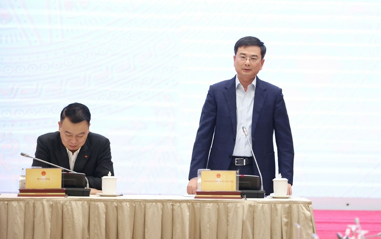 Phó Thống đốc Ngân hàng Nhà nước Phạm Thanh Hà trả lời báo chí về các quyết sách vốn, thuế và cả chính sách với các hộ gia đình, doanh nghiệp bị ảnh hưởng thiệt hại thiên tai lũ lụt - Ảnh: VGP.