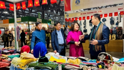 Total retail sales and service revenue top $242 bln in 11M