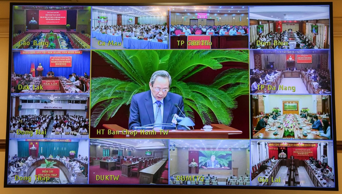 Hội nghị được tổ chức trực tiếp tại trụ sở Trung ương Đảng, kết hợp trực tuyến đến 40&nbsp;điểm cầu các tỉnh, thành ủy, đảng ủy&nbsp;và 2.085 điểm cầu cấp xã, phường. Ảnh: ĐCS
