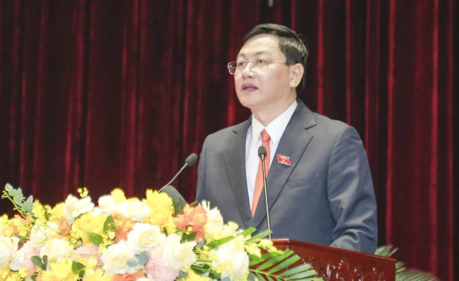 Ông Mai Xuân Liêm, Phó Chủ tịch Thường trực UBND tỉnh Thanh Hoá trình bày báo cáo tại kỳ họp