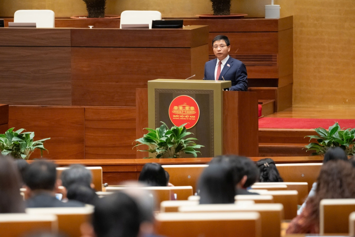 Bộ trưởng Bộ Tài chính Nguyễn Văn Thắng trình bày tờ trình&nbsp;