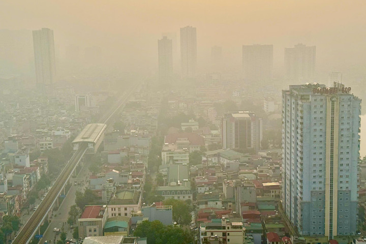 Chiều tối 7/12 chất lượng không khí Hà Nội trở lại ngưỡng rất xấu, với chỉ số AQI vượt 200. (Ảnh: Viên Minh)