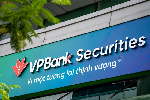 Công ty đã phát hành 375 triệu cổ phiếu ở mức giá 33.900 đồng/cổ phiếu, qua đó nâng vốn điều lệ từ 15.000 tỷ đồng lên 18.750 tỷ đồng. 