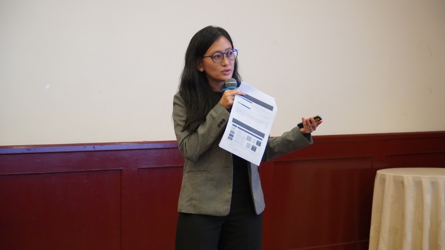 Bà Roxanne Tan, Chuyên gia Chính sách Khí hậu quốc tế, Tập đoàn South Pole chia sẻ kết quả khảo sát.