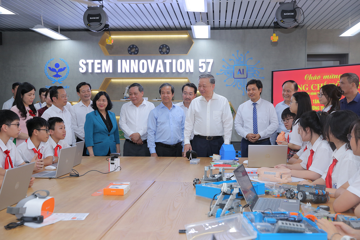 Inspired by the vision of General Secretary To Lam, Petrovietnam initiated the “STEM Innovation Petrovietnam” program.
