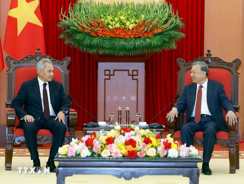 Tổng Bí thư Tô Lâm tiếp Thư ký Hội đồng An ninh Liên bang Nga Sergei Shoigu. Ảnh: TTXVN.
