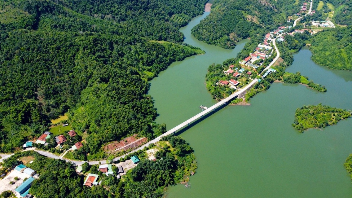 Bản làng đổi mới trong Khu Dự trữ sinh quyển miền Tây Nghệ An. Ảnh: Hoàng Vĩnh