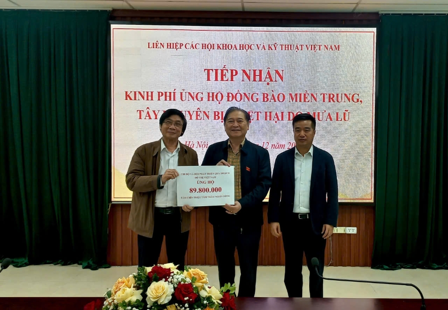 Chi bộ và Hội Quy hoạch phát triển đô thị Việt Nam ủng hộ 89.800.000 đồng.