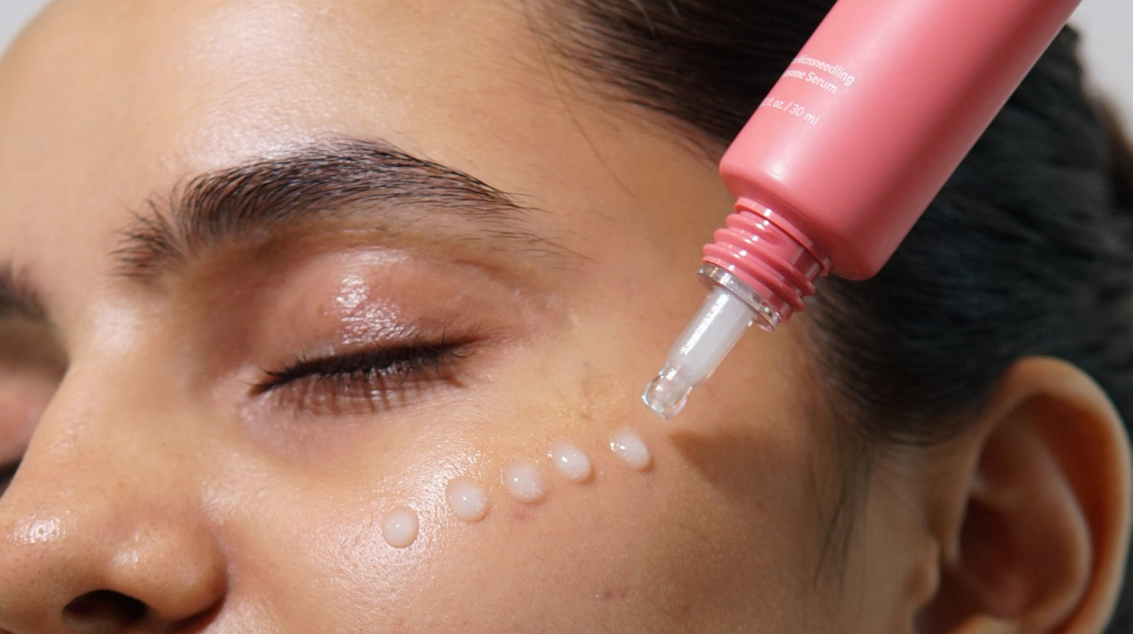 Khi da còn cảm giác căng, rát hoặc nhạy cảm, bạn chỉ nên sử dụng các sản phẩm chăm sóc da dịu nhẹ. 