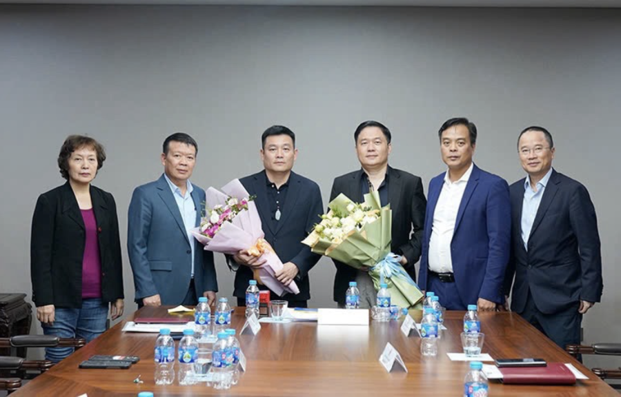 Ông Hà Minh được bầu giữ chức vụ Chủ tịch HĐQT, ông Nguyễn Đăng Quang đảm nhận chức Tổng giám đốc. 